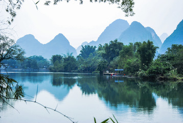 在昆明地区配置2000-2500的电脑能玩魔兽世界就好