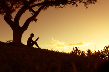 在昆明地区配置2000-2500的电脑能玩魔兽世界就好