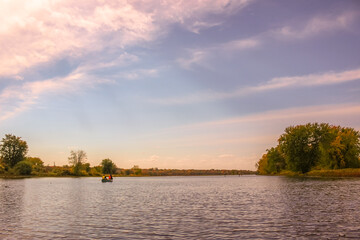 在昆明地区配置2000-2500的电脑能玩魔兽世界就好